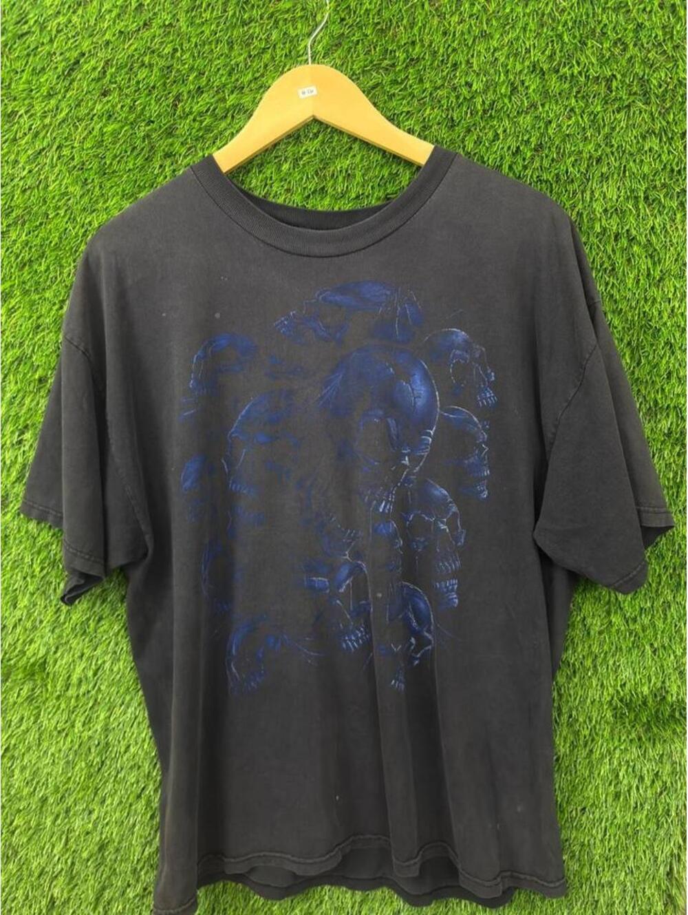 Vintage black skull graphic T-shirt
